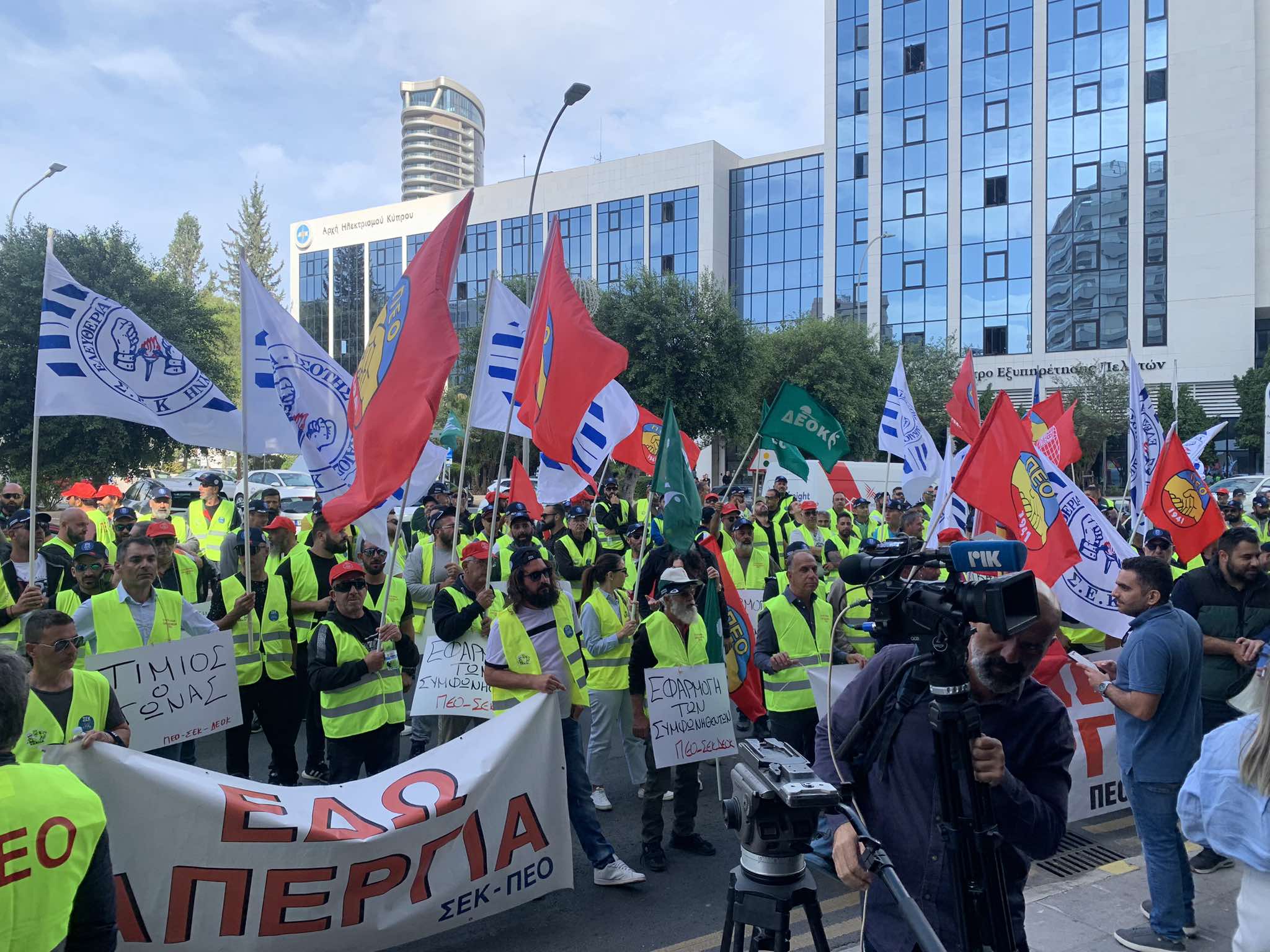 Άρχισαν να φαίνονται οι επιπτώσεις στην οικονομία από τον απεργιακό κλοιό