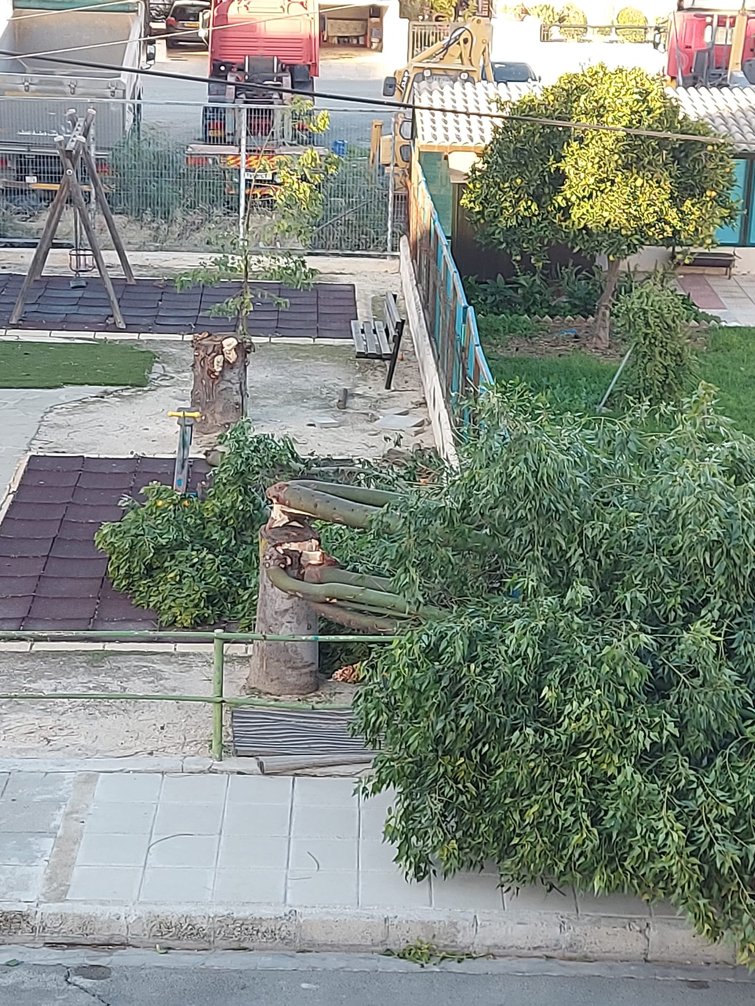 Φύσηξε καταστροφές και προβλήματα, διακοπές ρεύματος και πτώσεις δέντρων (ΒΙΝΤΕΟ)