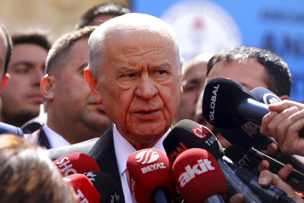 &Mu;&pi;&alpha;&chi;&tau;&sigma;&epsilon;&lambda;ί: &laquo;&Theta;&alpha; &pi;&rho;&omicron;&sigma;&tau;&alpha;&tau;&epsilon;ύ&sigma;&omicron;&upsilon;&mu;&epsilon; &tau;&alpha; &delta;&iota;&kappa;&alpha;&iota;ώ&mu;&alpha;&tau;&alpha; &tau;&eta;&sigmaf; &tau;&delta;&beta;&kappa;&raquo;