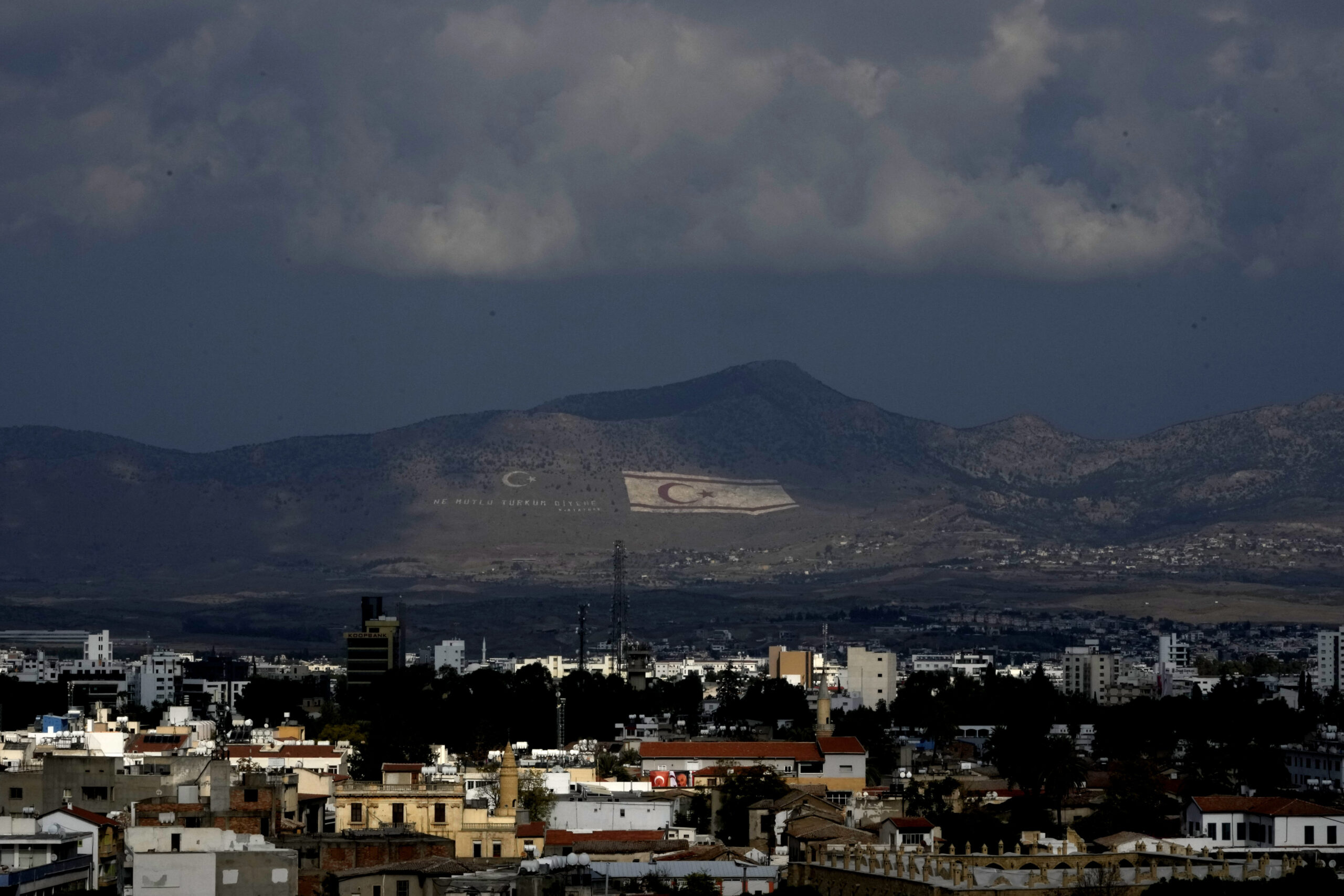 Ενοποιούνται χορηγίες, αυξάνεται το ποσό: Η πρόταση της Κυβέρνησης για την κρατική χορηγία