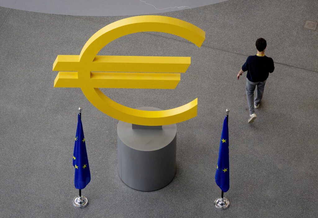 &Kappa;&omicron;&mu;&iota;&sigma;&iota;ό&nu;: &Alpha;&nu;&theta;&epsilon;&kappa;&tau;&iota;&kappa;ή &alpha;&nu;ά&pi;&tau;&upsilon;&xi;&eta; &Kappa;ύ&pi;&rho;&omicron;&upsilon; &pi;&alpha;&rho;ά &sigma;&omicron;&kappa; &alpha;&pi;ό &sigma;ύ&gamma;&kappa;&rho;&omicron;&upsilon;&sigma;&eta; &sigma;&epsilon; &Mu;. &Alpha;&nu;&alpha;&tau;&omicron;&lambda;ή