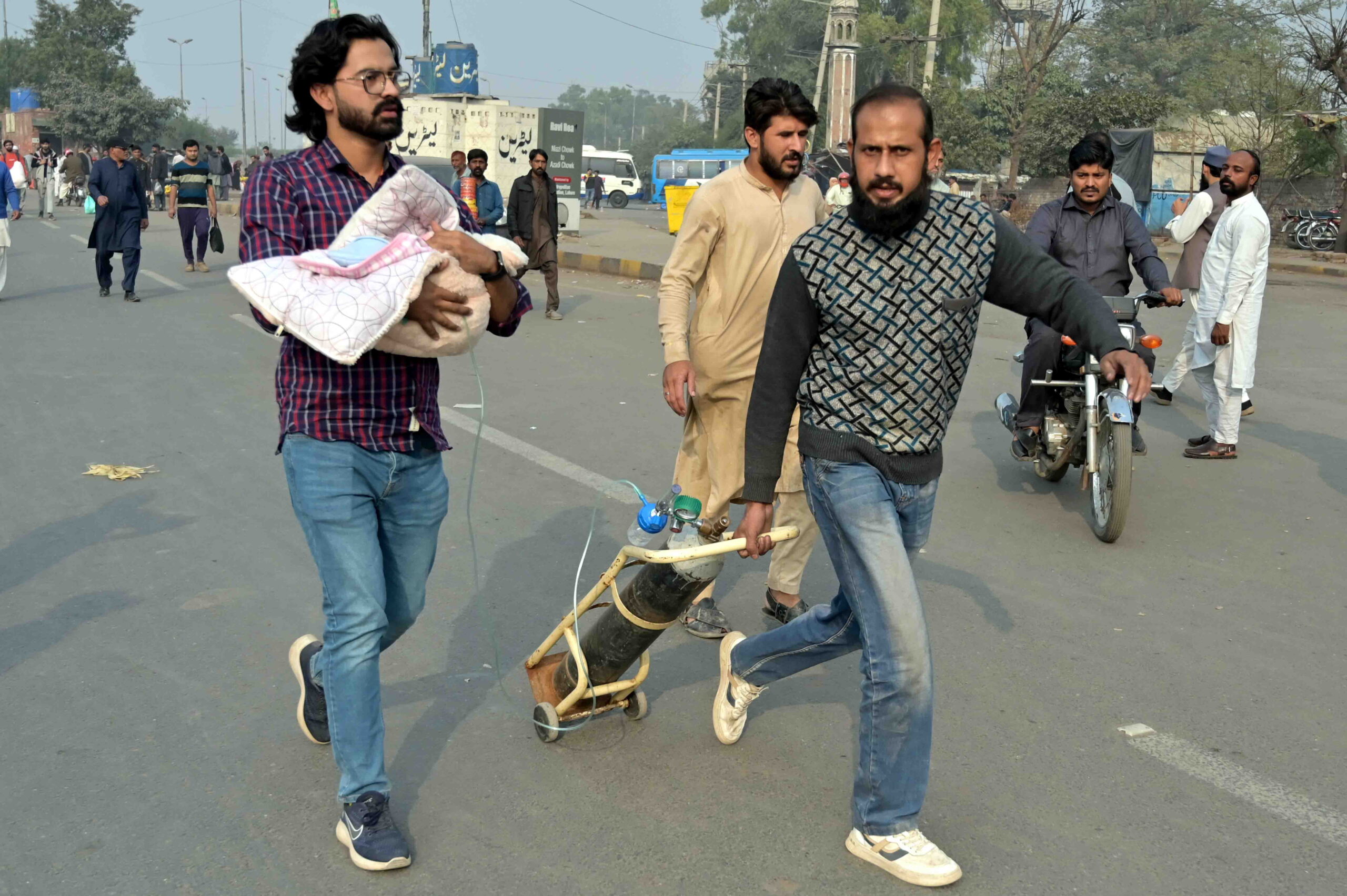 Λουτρό αίματος στο Πακιστάν: Δεκάδες νεκροί μετά από τριήμερο βίαιων επεισοδίων