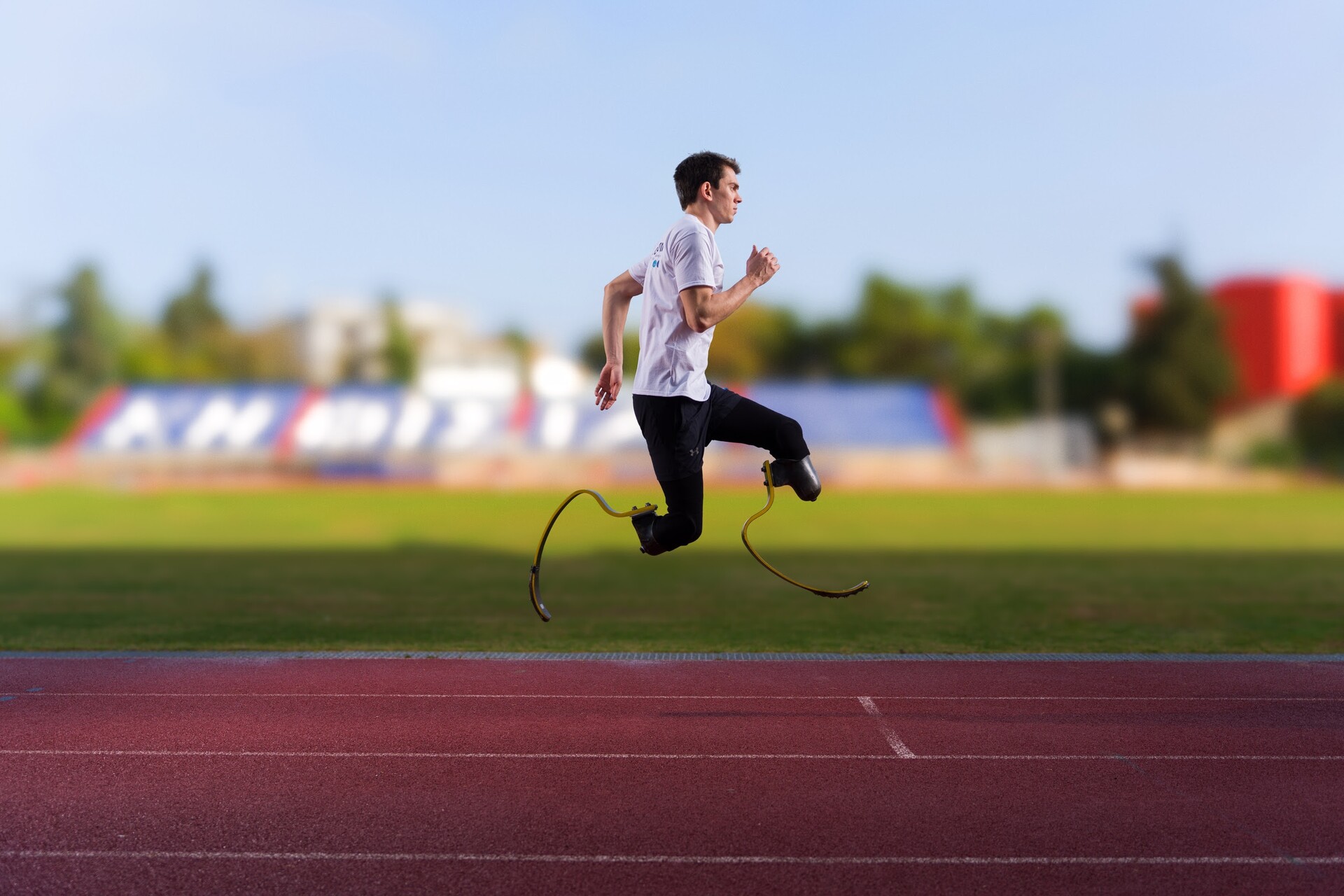 Ο Στέλιος Μαλακόπουλος θα φωτίσει τη διαδρομή του 7ου Radisson Blu Διεθνούς Μαραθωνίου Λάρνακας