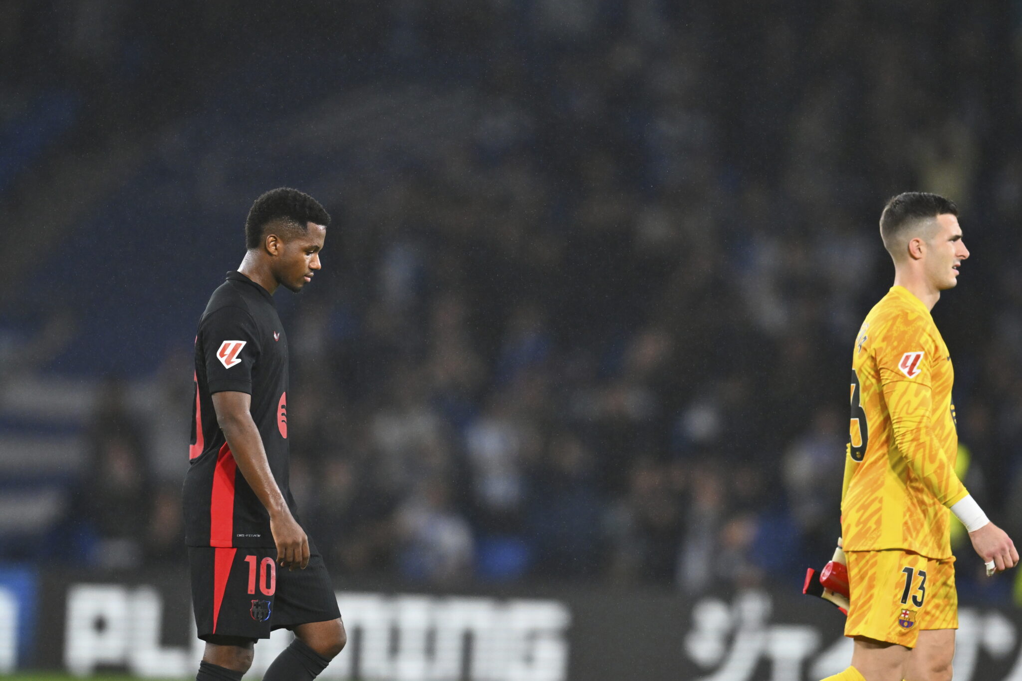 Οργή στην Μπαρσελόνα για το ακυρωθέν γκολ του Λεβαντόφσκι