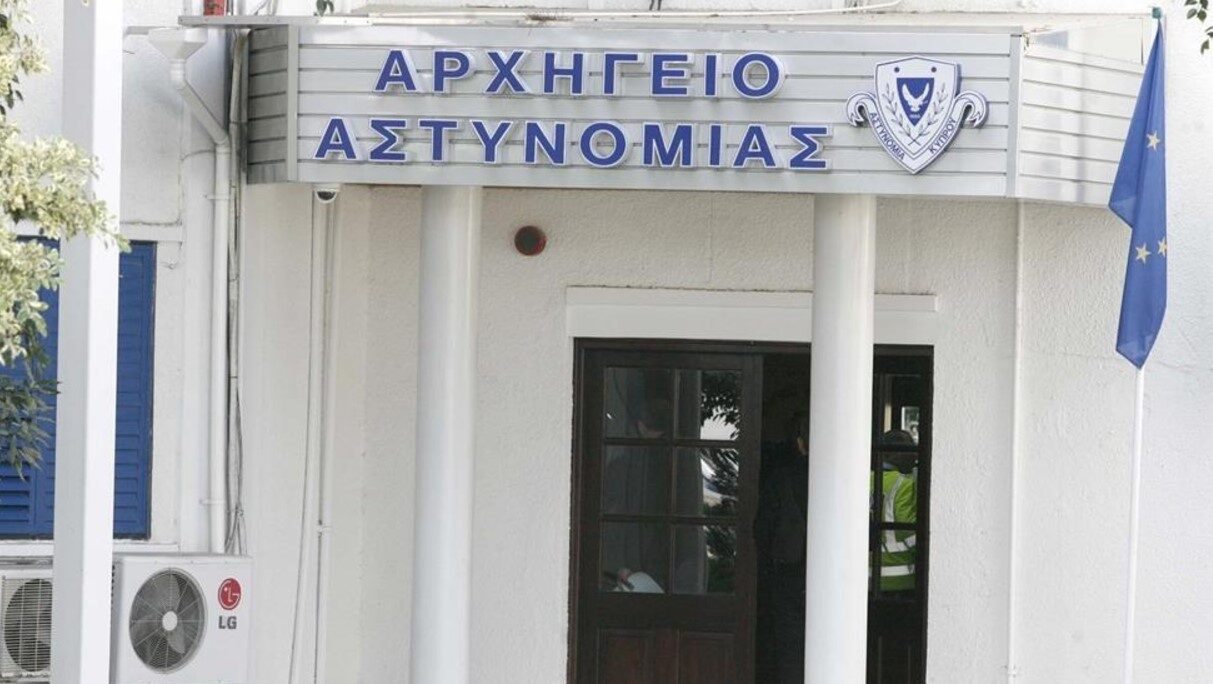 Σε διαθεσιμότητα με οδηγίες Αρναούτη δύο αστυνομικοί, ιδού τα σοβαρά αδικήματα που αντιμετωπίζουν