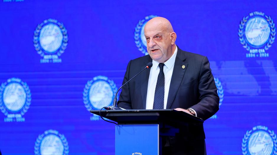 &Sigma;&tau;&omicron; &pi;&epsilon;&rho;ί&mu;&epsilon;&nu;&epsilon; &gamma;&iota;&alpha; &tau;&eta;&nu; ά&phi;&iota;&xi;&eta; &Kappa;&omicron;ύ&mu;&alpha; &sigma;&tau;&eta;&nu; &Kappa;ύ&pi;&rho;&omicron;