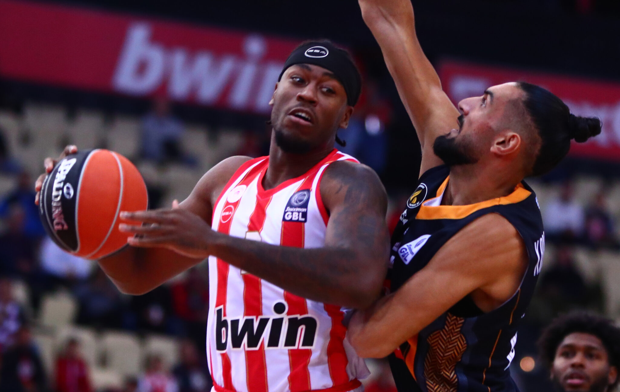 Υπερηχητικός Ολυμπιακός συνέτριψε με 40άρα τον Προμηθέα