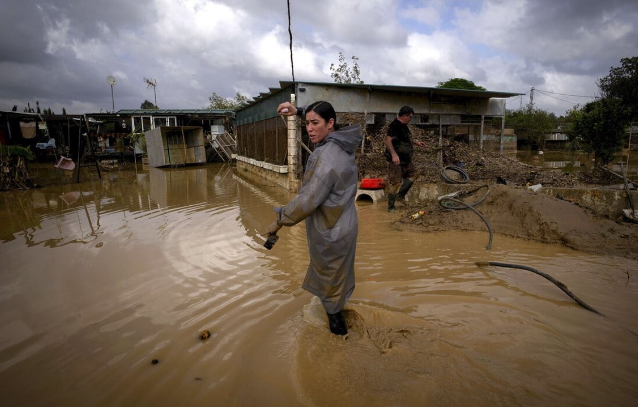 Ατέλειωτος πόνος και οργή στην Ισπανία, φοβούνται νέες πλημμύρες και βροχές