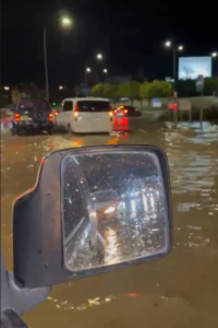 Πλημμύρισε ο κυκλικός κόμβος Πολεμιδιών (ΒΙΝΤΕΟ)