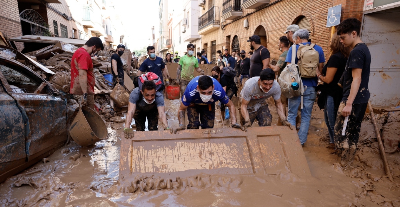 Πλημμύρες στην Ισπανία: Τουλάχιστον 213 νεκροί, σβήνουν οι ελπίδες για επιζώντες
