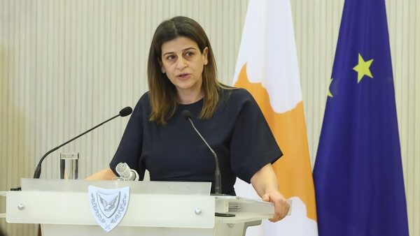 &Mu;ό&lambda;&iota;&sigmaf; 29,7% &omicron;&iota; &gamma;&upsilon;&nu;&alpha;ί&kappa;&epsilon;&sigmaf; &sigma;&tau;&alpha; &psi;&eta;&phi;&omicron;&delta;έ&lambda;&tau;&iota;&alpha;: &laquo;Έ&lambda;&lambda;&epsilon;&iota;&mu;&mu;&alpha; &iota;&sigma;ό&tau;&iota;&mu;&eta;&sigmaf; &sigma;&upsilon;&mu;&mu;&epsilon;&tau;&omicron;&chi;ή&sigmaf; &sigma;&tau;&eta;&nu; &pi;&omicron;&lambda;&iota;&tau;&iota;&kappa;ή &zeta;&omega;ή&raquo;