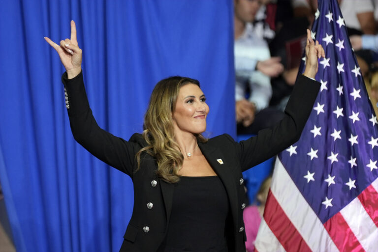 Ο Τραμπ διόρισε τη δικηγόρο του ως Σύμβουλο της Προεδρίας