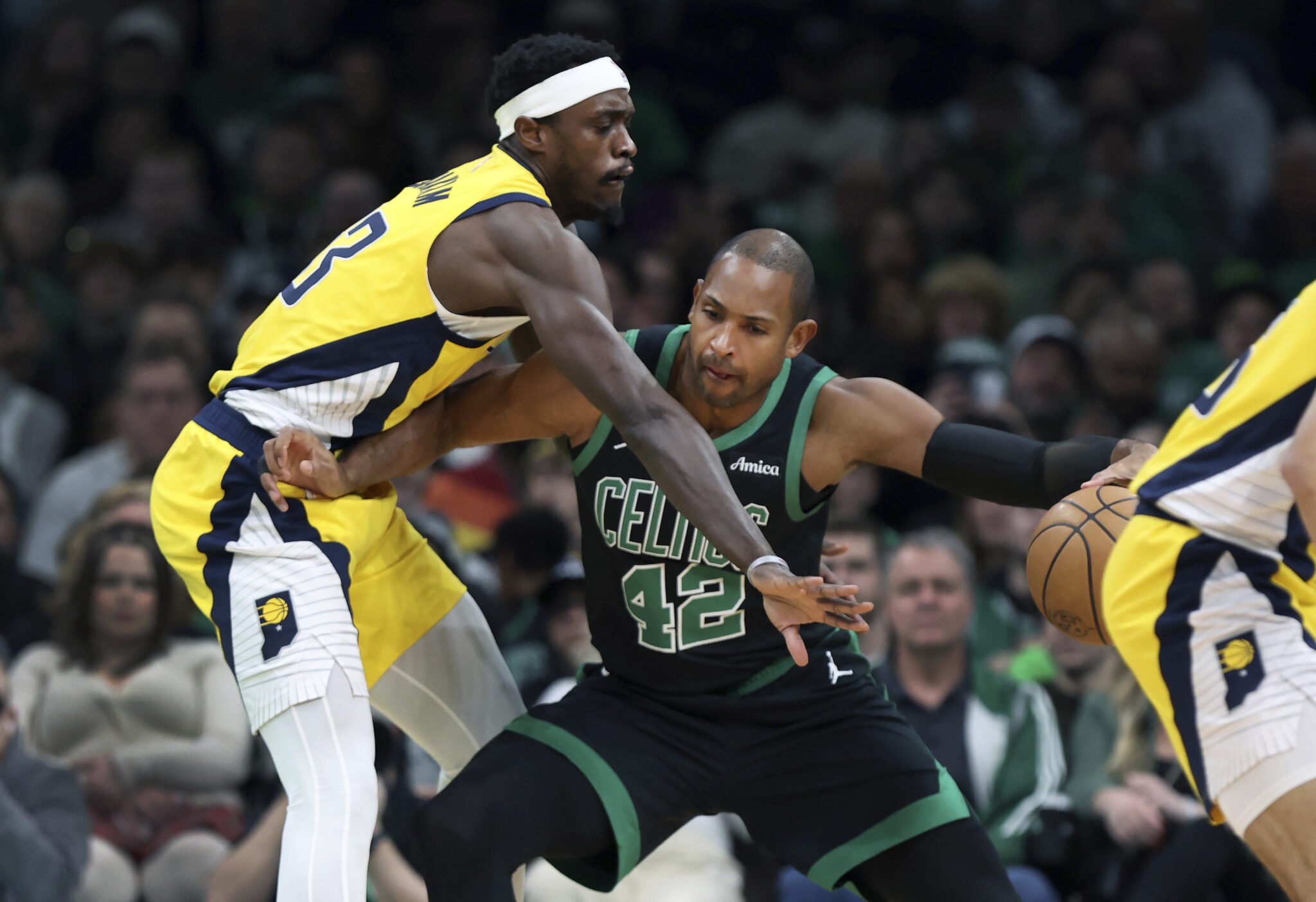 Οι Σέλτικς αντέδρασαν και διέλυσαν τους Πέισερς με 142-105