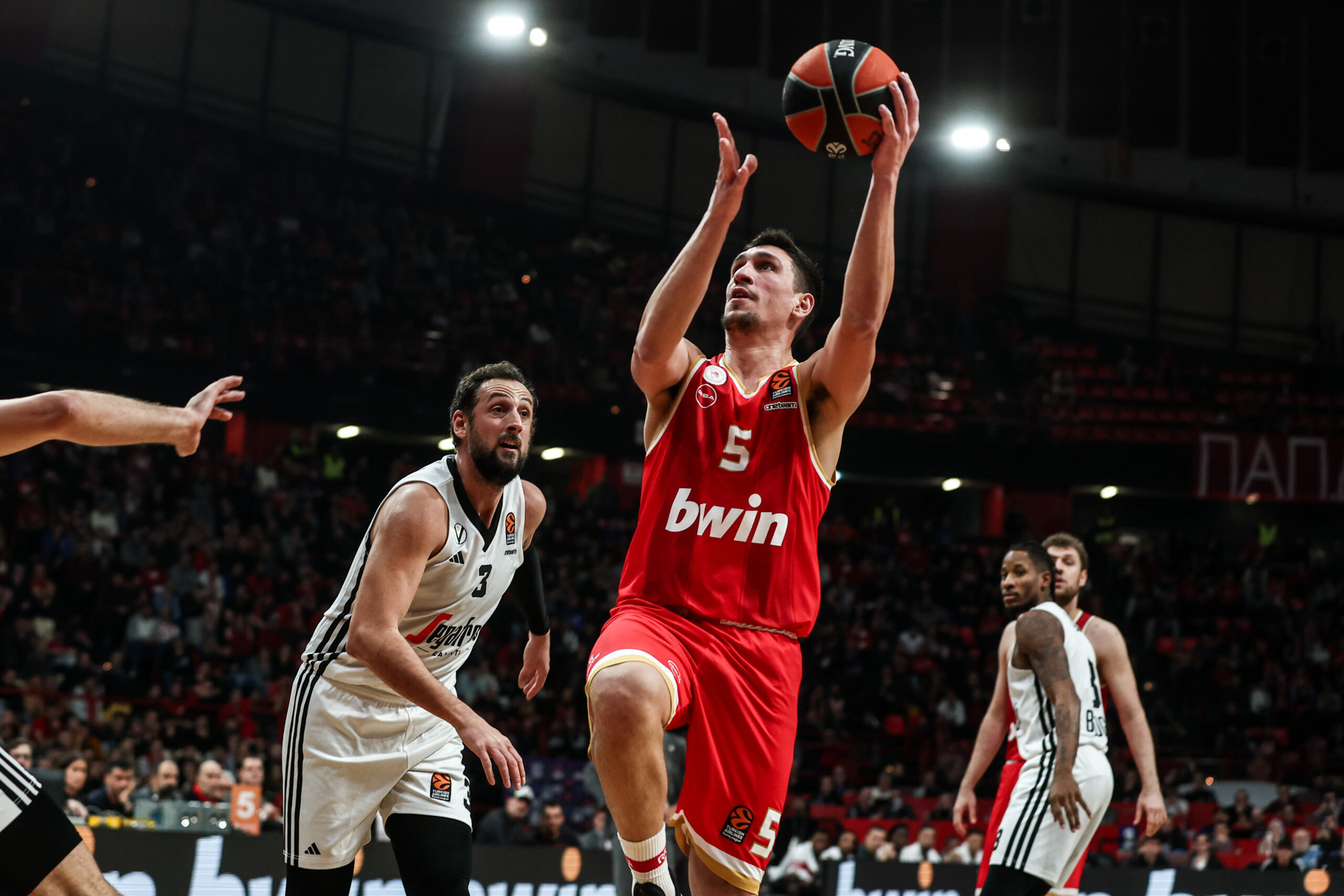 Χωρίς Λαρεντζάκη ο Ολυμπιακός με Αρμάνι