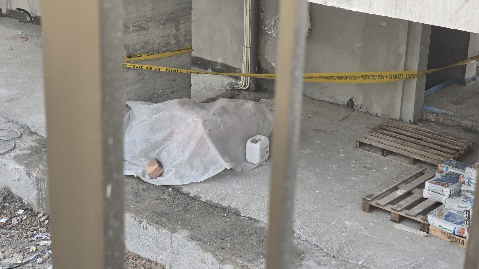 Σε 26χρονο ανήκει η σορός που εντοπίστηκε σε καταπακτή ανελκυστήρα