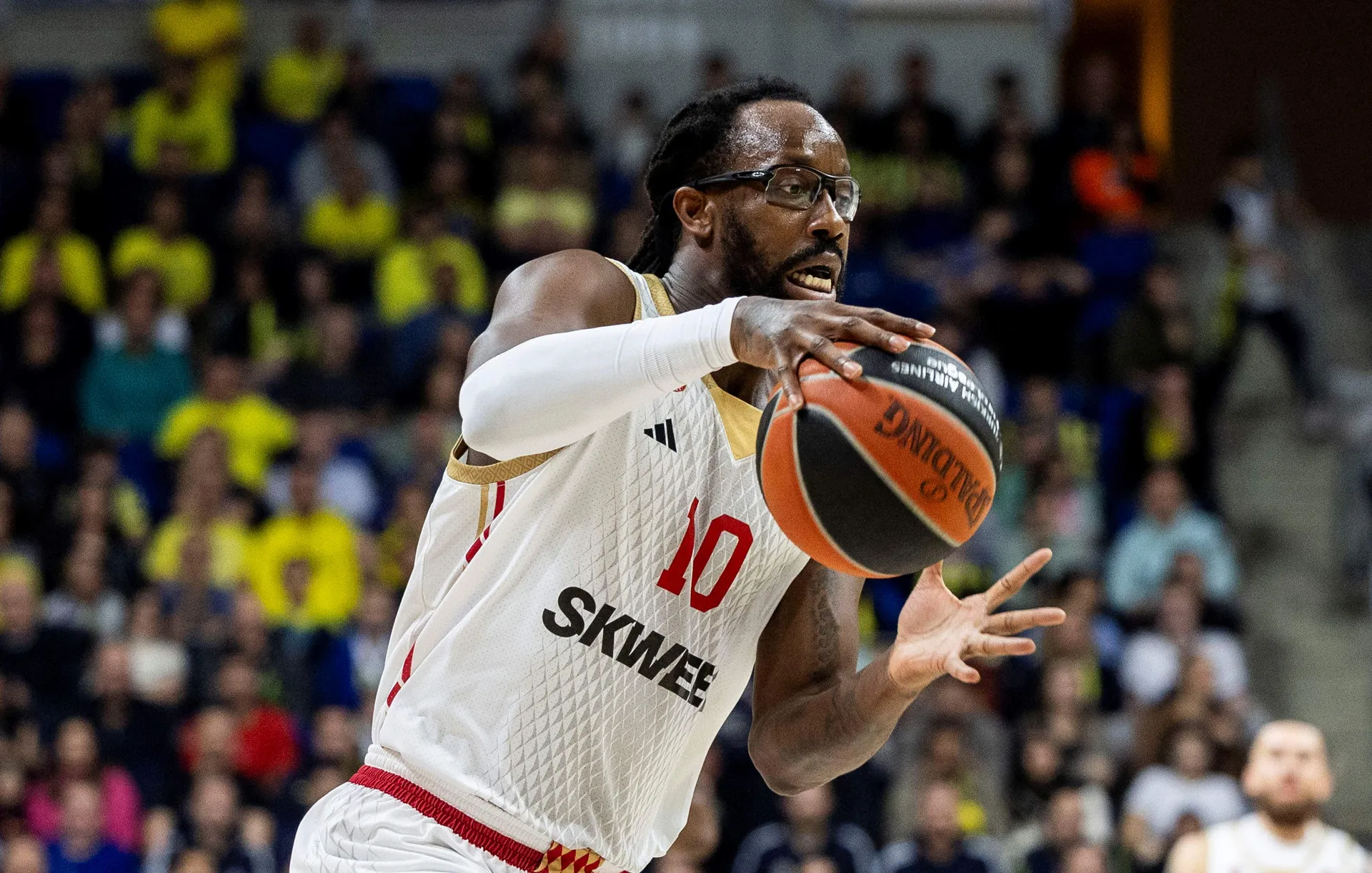 Επίσημα στον Ερυθρό Αστέρα ο Τζον Μπράουν