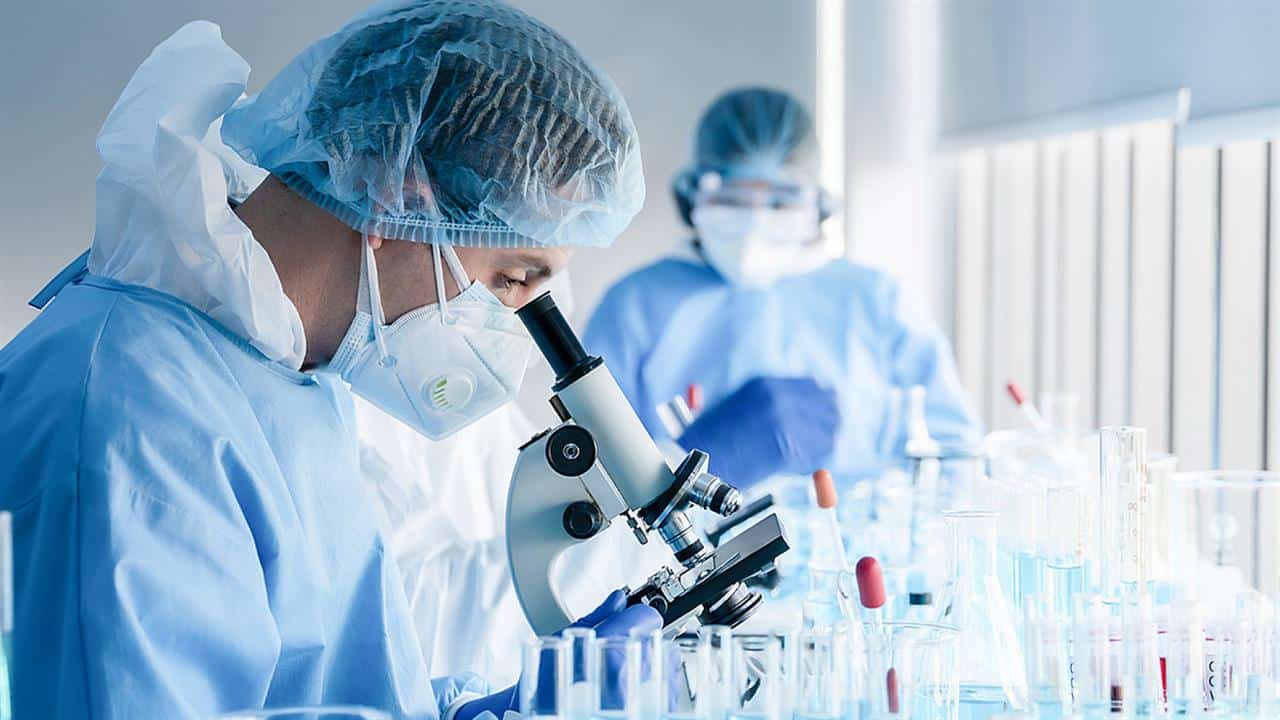 Ρυθμίζεται το επάγγελμα των βιοϊατρικών επιστημόνων