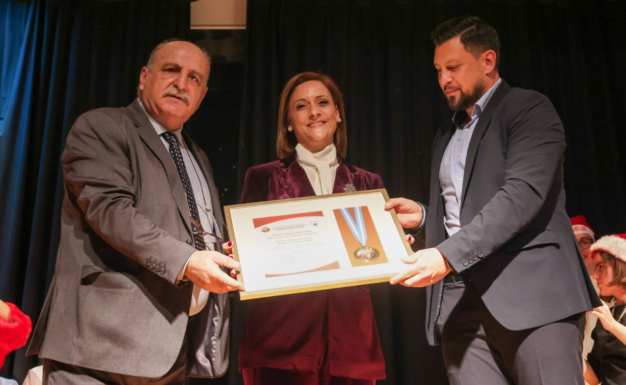 ΦΩΤΟ: Η Πρώτη Κυρία αναγορεύτηκε σε Επίτιμο μέλος του Σωματείου «Παναγία Ευαγγελίστρια» στην Ελλάδα