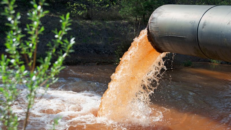Φραγμένος αγωγός λυμάτων στη Μια Μηλιά προκαλεί προβλήματα στο σύστημα της Λευκωσίας