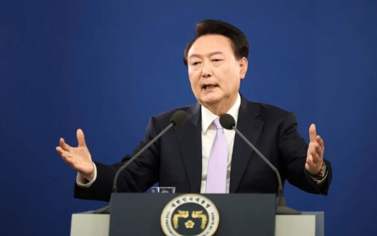 Ο πρόεδρος της Νότιας Κορέας κήρυξε έκτακτο στρατιωτικό νόμο