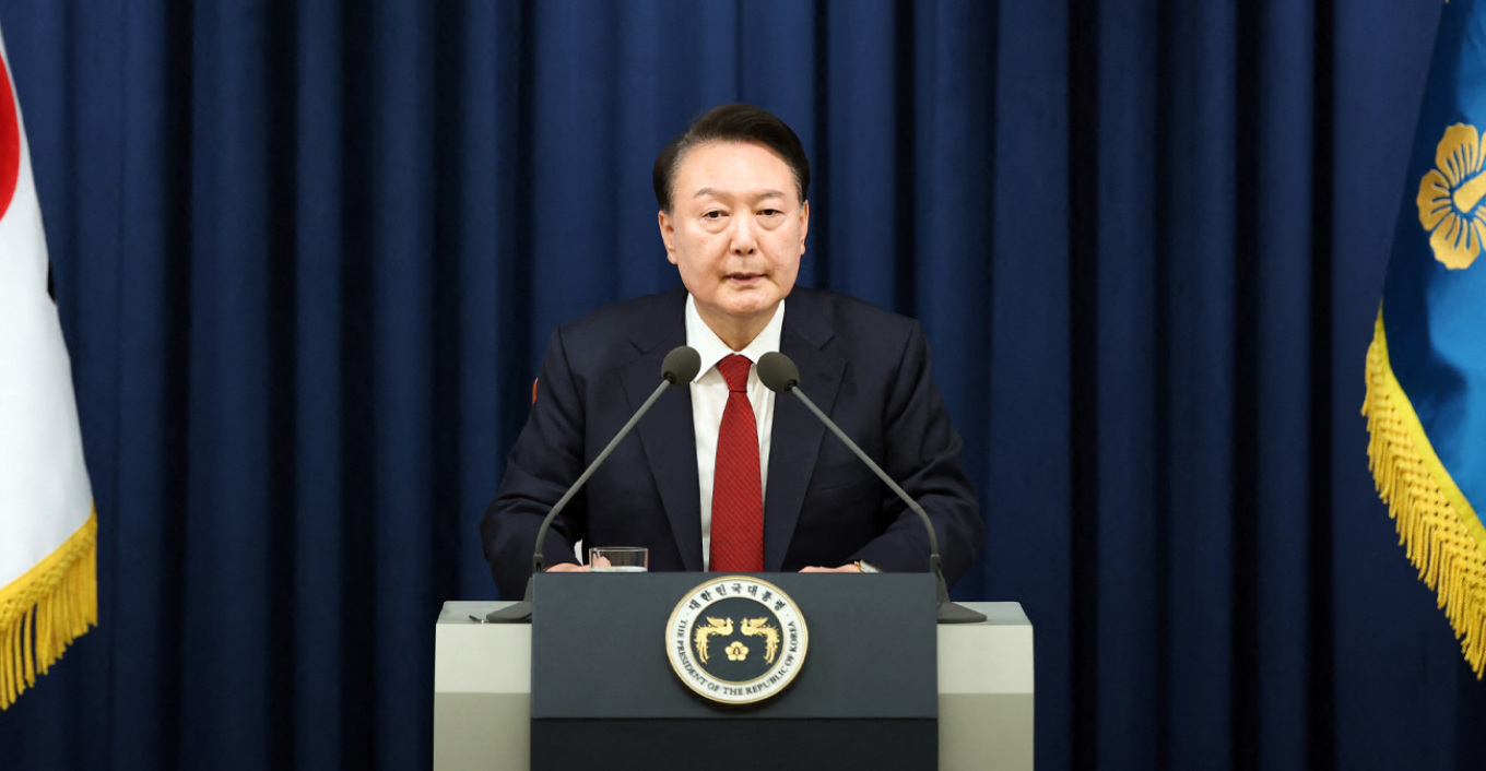 Νότια Κορέα: Κατατέθηκε η πρόταση μομφής κατά του προέδρου, τι αναφέρει και πόσο πιθανή είναι η καθαίρεσή του