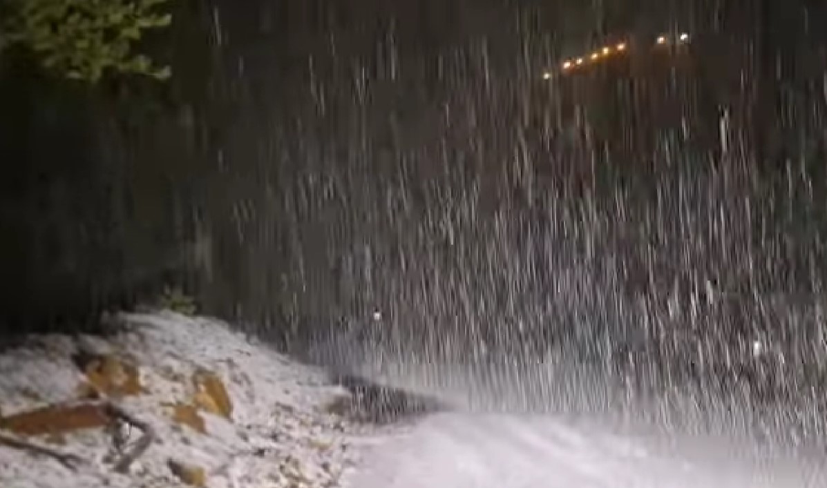 ΒΙΝΤΕΟ: Χιονόπτωση με χιονόστρωση έφερε στο Τρόοδος η κακοκαιρία «ELENA»