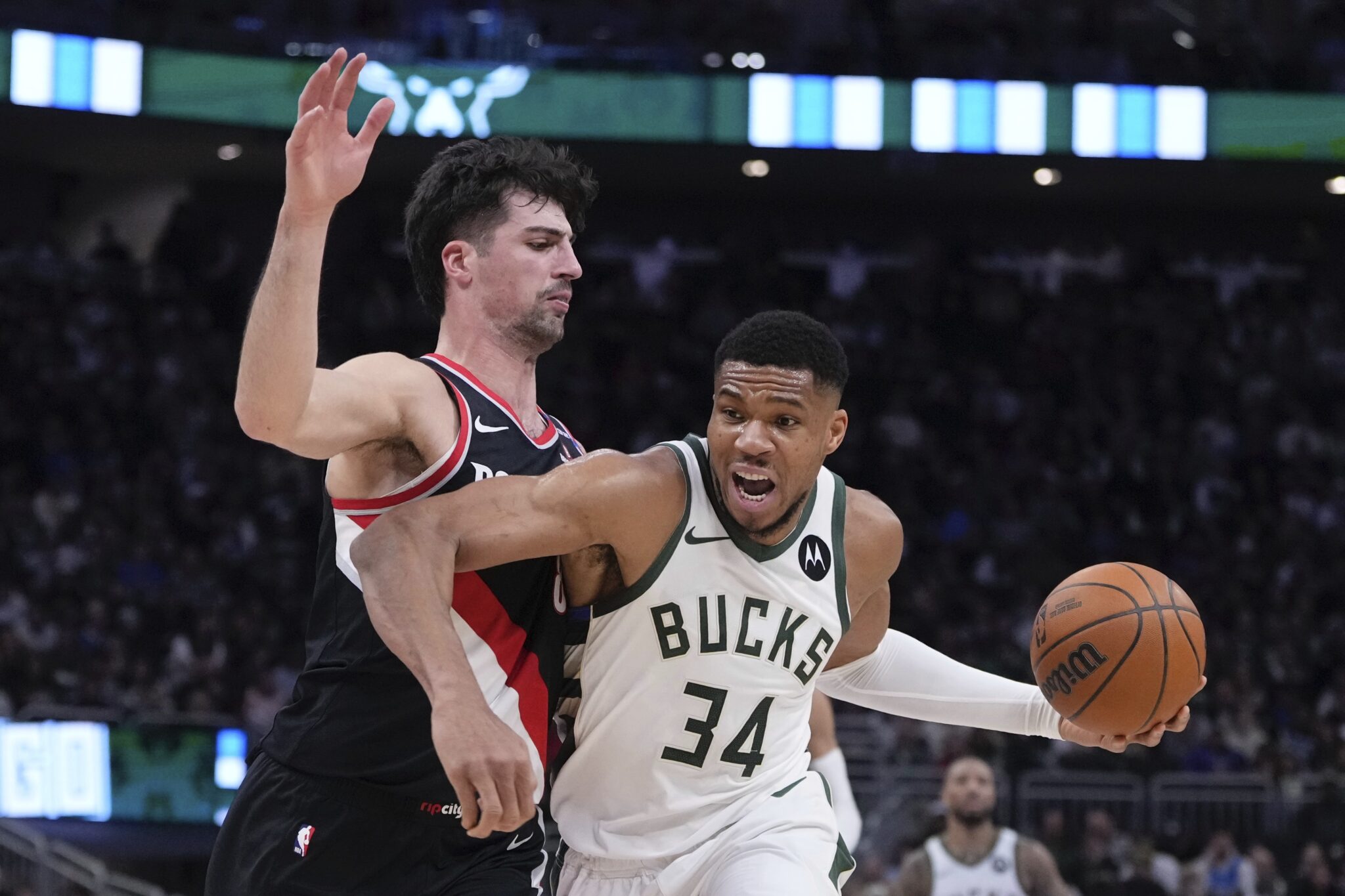 Σεφτέ στο 2025 για τους Μπακς με τριπλ-νταμπλ Αντετοκούνμπο