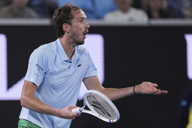 Βαρύτατο πρόστιμο στον Μεντβέντεφ