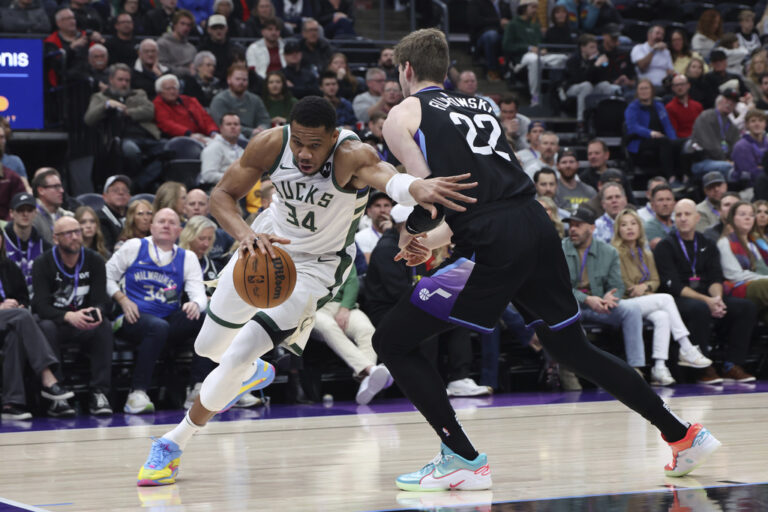 Πέρασαν από την Γιούτα με σούπερ Αντετοκούνμπο οι Μπακς (BINTEO)