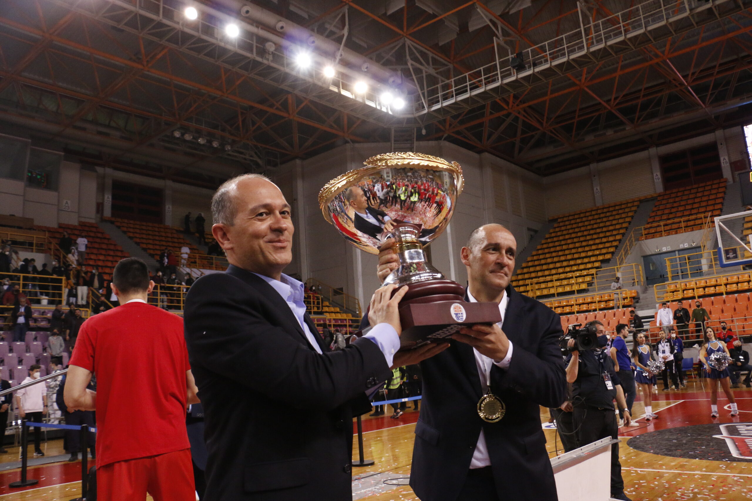 Διατεθειμένοι να πάνε στο γραφείο του Βρούτση οι Αγγελόπουλοι – Διαψεύδεται ότι μήνυσαν τη Δέσποινα Γιαννακοπούλου