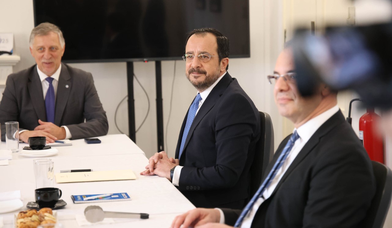 Πάει με προτάσεις και εναλλακτικές λύσεις ο ΠτΔ στη συνάντηση με τον Ερσίν Τατάρ