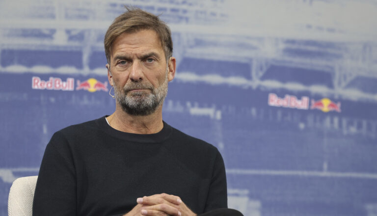 «Λάδι στη φωτιά» μιας μεγάλης κόντρας στο Παρίσι ρίχνει ο Κλοπ με μια… μετακόμιση