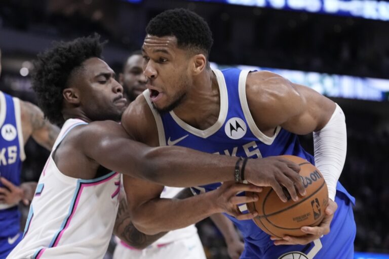 Τέταρτη σερί νίκη για τους Μπακς, με σούπερ Λίλαρντ και «διπλό» Γιάννη