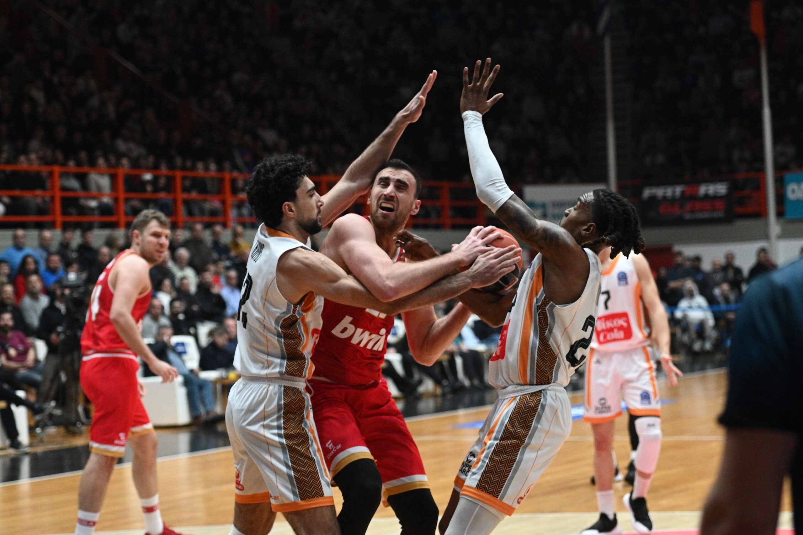 Πήρε το θρίλερ στην Πάτρα ο Ολυμπιακός