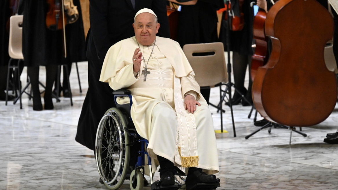 Πάπας Φραγκίσκος: Κρίσιμη αλλά σταθερή η κατάσταση της υγείας του