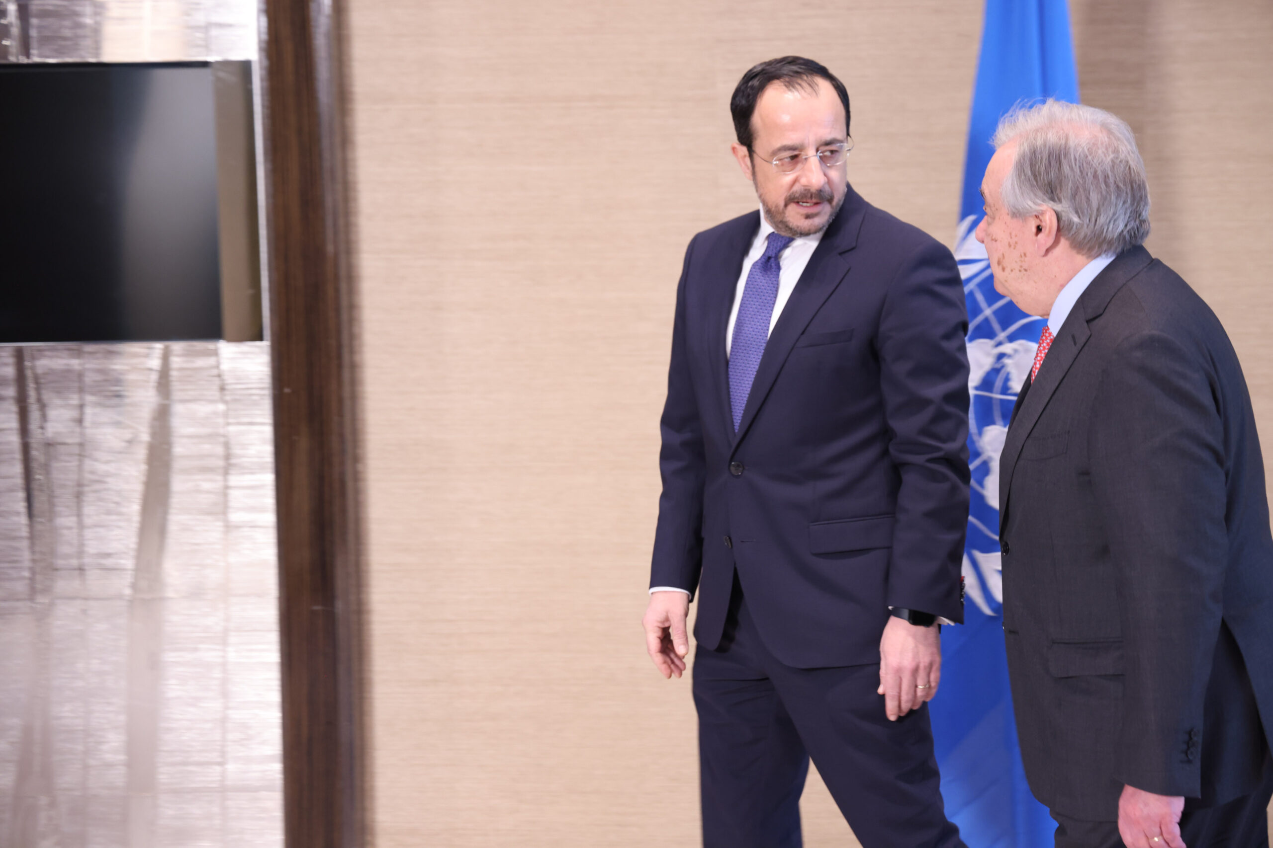 &Kappa;&upsilon;&pi;&rho;&iota;&alpha;&kappa;ό: &Delta;&eta;&lambda;ώ&sigma;&epsilon;&iota;&sigmaf; &mu;&epsilon; &nu;ό&eta;&mu;&alpha; &alpha;&pi;ό &tau;&omicron;&nu; &Alpha;&nu;&tau;ό&nu;&iota;&omicron; &Gamma;&kappa;&omicron;&upsilon;&tau;έ&rho;&epsilon;&sigmaf;, &laquo;&nu;&alpha; &epsilon;&pi;&omega;&phi;&epsilon;&lambda;&eta;&theta;&omicron;ύ&mu;&epsilon; &alpha;&pi;ό &tau;&iota;&sigmaf; &epsilon;&upsilon;&kappa;&alpha;&iota;&rho;ί&epsilon;&sigmaf;&raquo;