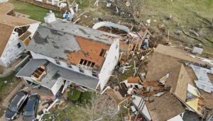 Στους 40 οι νεκροί από τους ανεμοστρόβιλους που έπληξαν περιοχές των ΗΠΑ