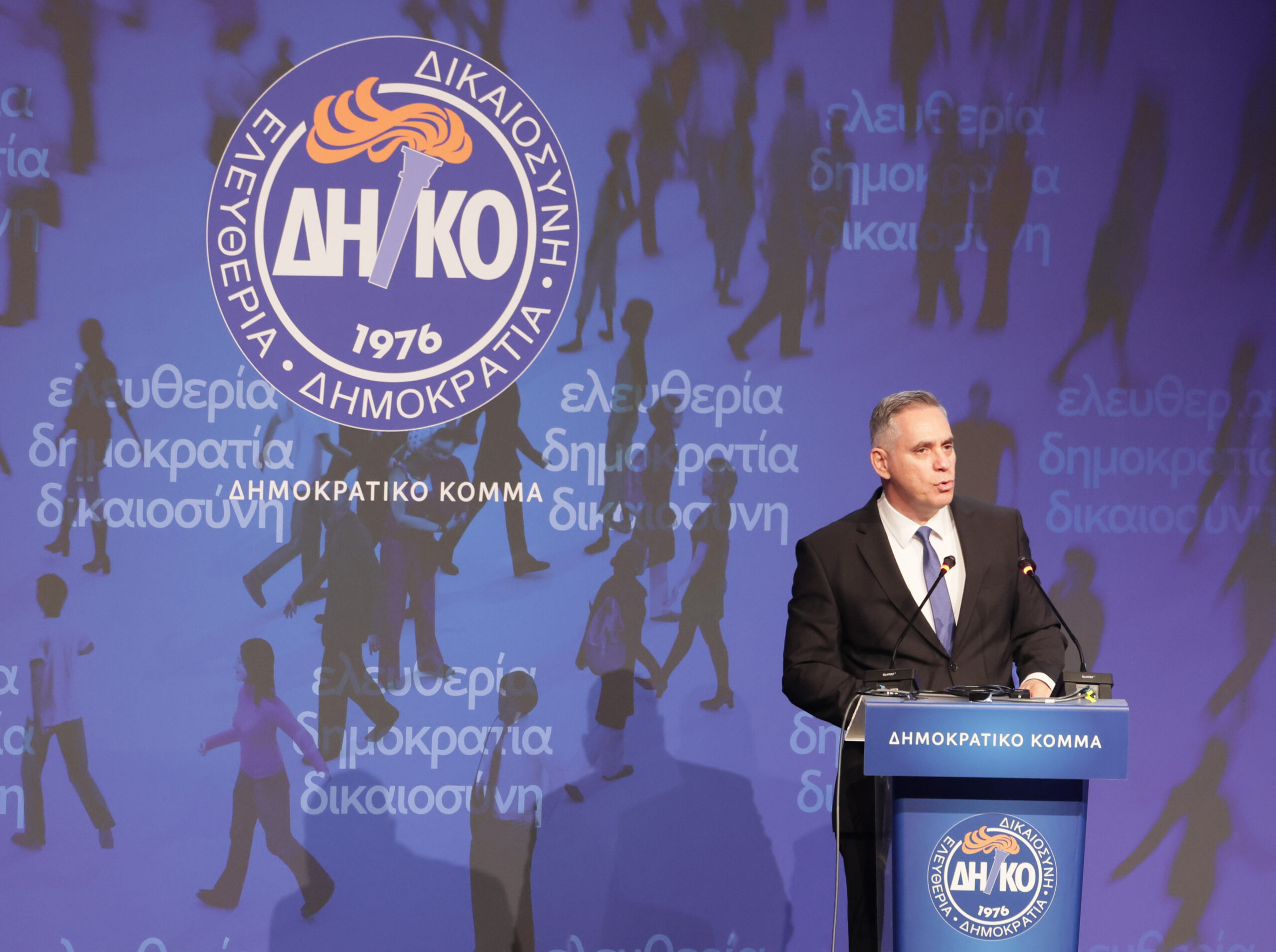 &Alpha;&rho;&iota;&sigma;&tau;ί&nu;&delta;&eta;&nu; &mu;&epsilon; &tau;&omicron; &Delta;&Eta;&Kappa;&Omicron; &omicron; &tau;έ&omega;&sigmaf; &beta;&omicron;&upsilon;&lambda;&epsilon;&upsilon;&tau;ή&sigmaf; &Gamma;&iota;ώ&rho;&gamma;&omicron;&sigmaf; &Pi;&alpha;&pi;&alpha;&delta;ό&pi;&omicron;&upsilon;&lambda;&omicron;&upsilon;&sigmaf;