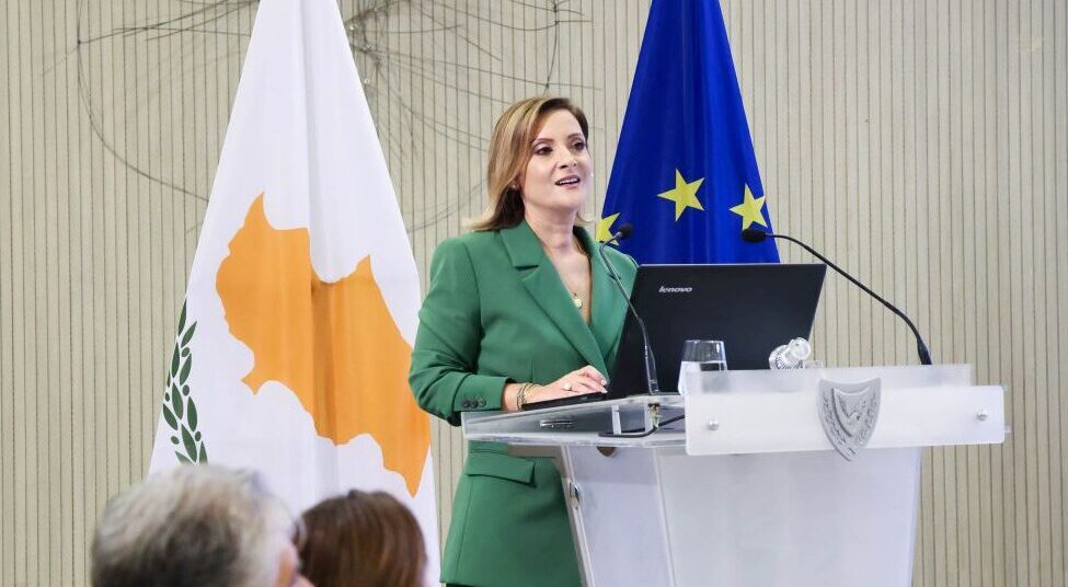 &Sigma;&tau;&omicron;&nu; &kappa;&alpha;&tau;&epsilon;&chi;ό&mu;&epsilon;&nu;&omicron; &Kappa;&omicron;&rho;&mu;&alpha;&kappa;ί&tau;&eta; &eta; &Phi;&iota;&lambda;ί&pi;&pi;&alpha; &Kappa;&alpha;&rho;&sigma;&epsilon;&rho;ά &Chi;&rho;&iota;&sigma;&tau;&omicron;&delta;&omicron;&upsilon;&lambda;ί&delta;&eta;