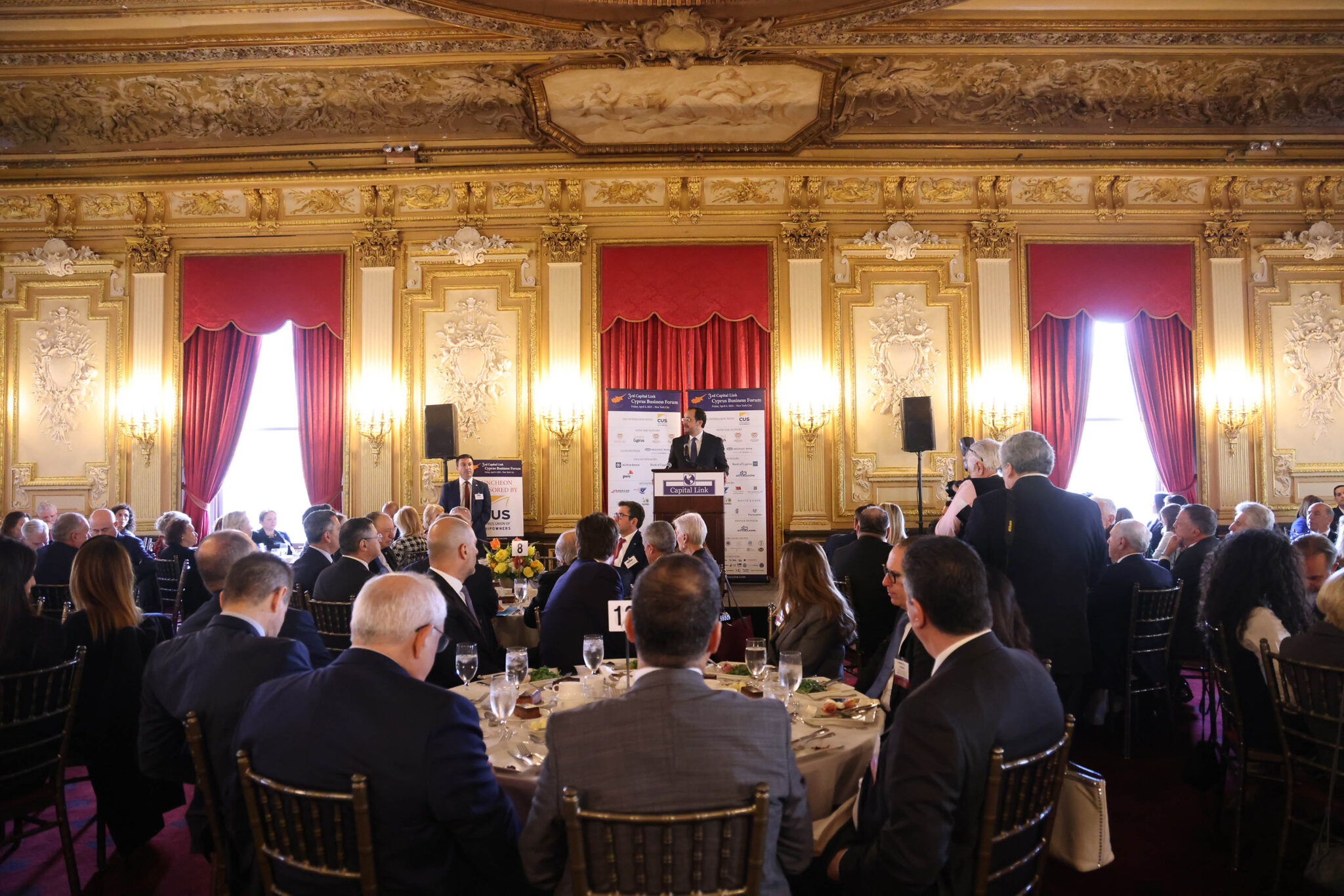 Ικανοποίηση ΠτΔ για επαφές στη ΝΥ: Στόχος οι ποιοτικές επενδύσεις