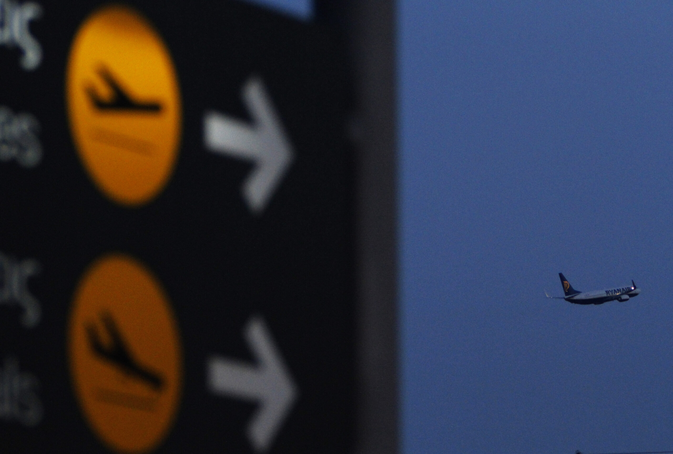 &Alpha;&epsilon;&rho;&omicron;&delta;&rho;ό&mu;&iota;&omicron; &Lambda;ά&rho;&nu;&alpha;&kappa;&alpha;&sigmaf;: &Alpha;&gamma;ώ&nu;&alpha;&sigmaf; &gamma;&iota;&alpha; &mu;ί&alpha; &theta;έ&sigma;&eta; &sigma;&tau;ά&theta;&mu;&epsilon;&upsilon;&sigma;&eta;&sigmaf;