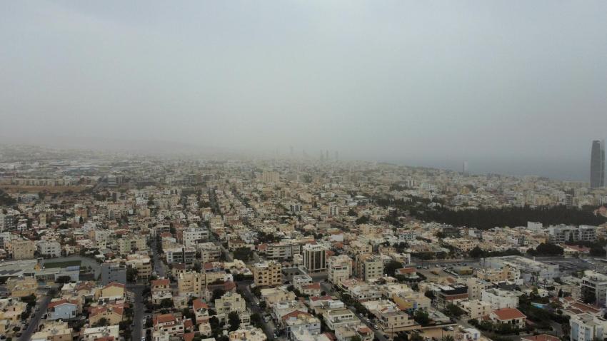 &laquo;&Pi;&nu;ί&gamma;&epsilon;&tau;&alpha;&iota;&raquo; &sigma;&tau;&eta;&nu; &sigma;&kappa;ό&nu;&eta; &eta; &Kappa;ύ&pi;&rho;&omicron;&sigmaf;: &Omicron;&iota; &pi;&epsilon;&rho;&iota;&omicron;&chi;έ&sigmaf; &mu;&epsilon; &tau;&iota;&sigmaf; &upsilon;&psi;&eta;&lambda;ό&tau;&epsilon;&rho;&epsilon;&sigmaf; &sigma;&upsilon;&gamma;&kappa;&epsilon;&nu;&tau;&rho;ώ&sigma;&epsilon;&iota;&sigmaf;