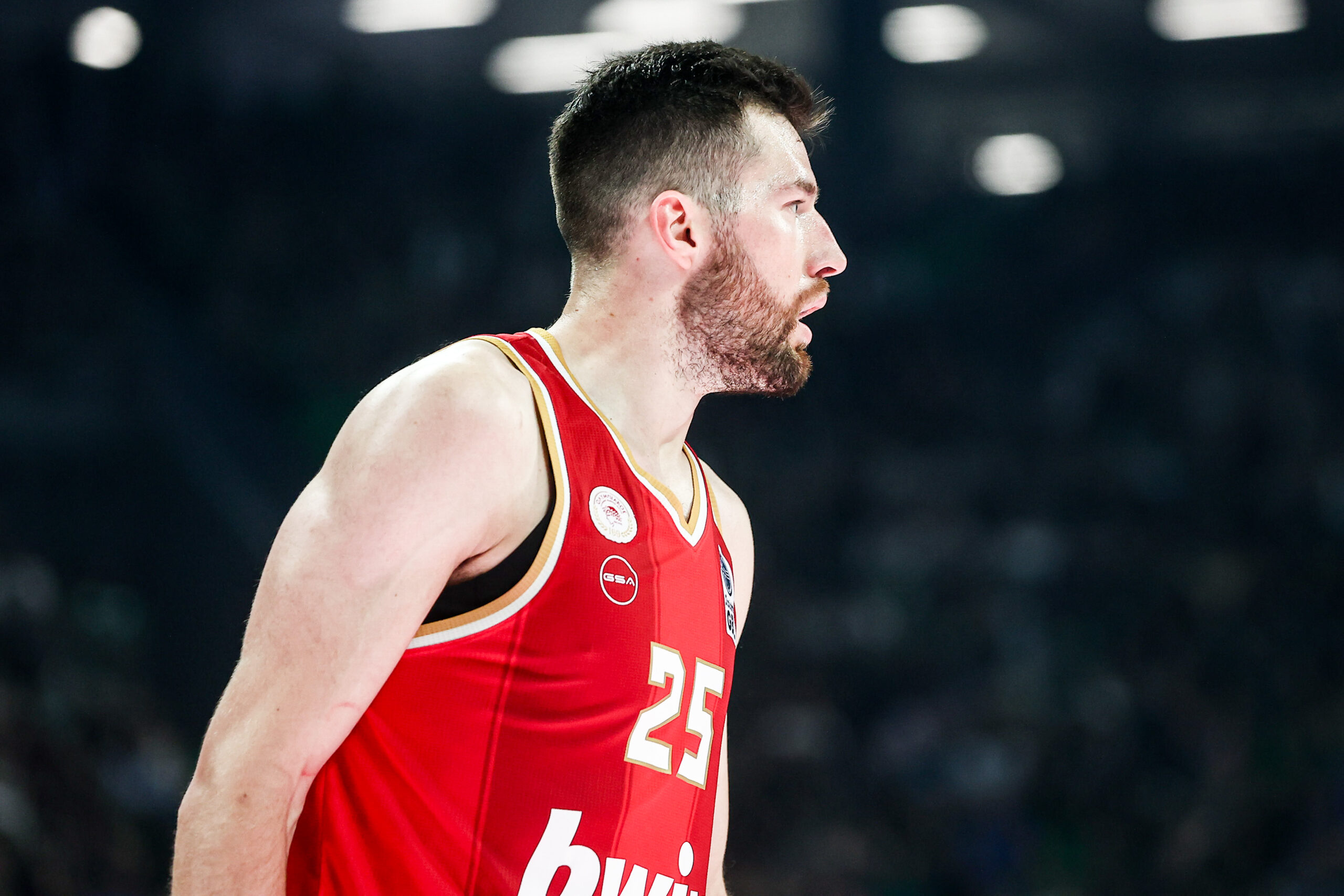 «Συμφωνία Πίτερς με Αρμάνι για δύο χρόνια»