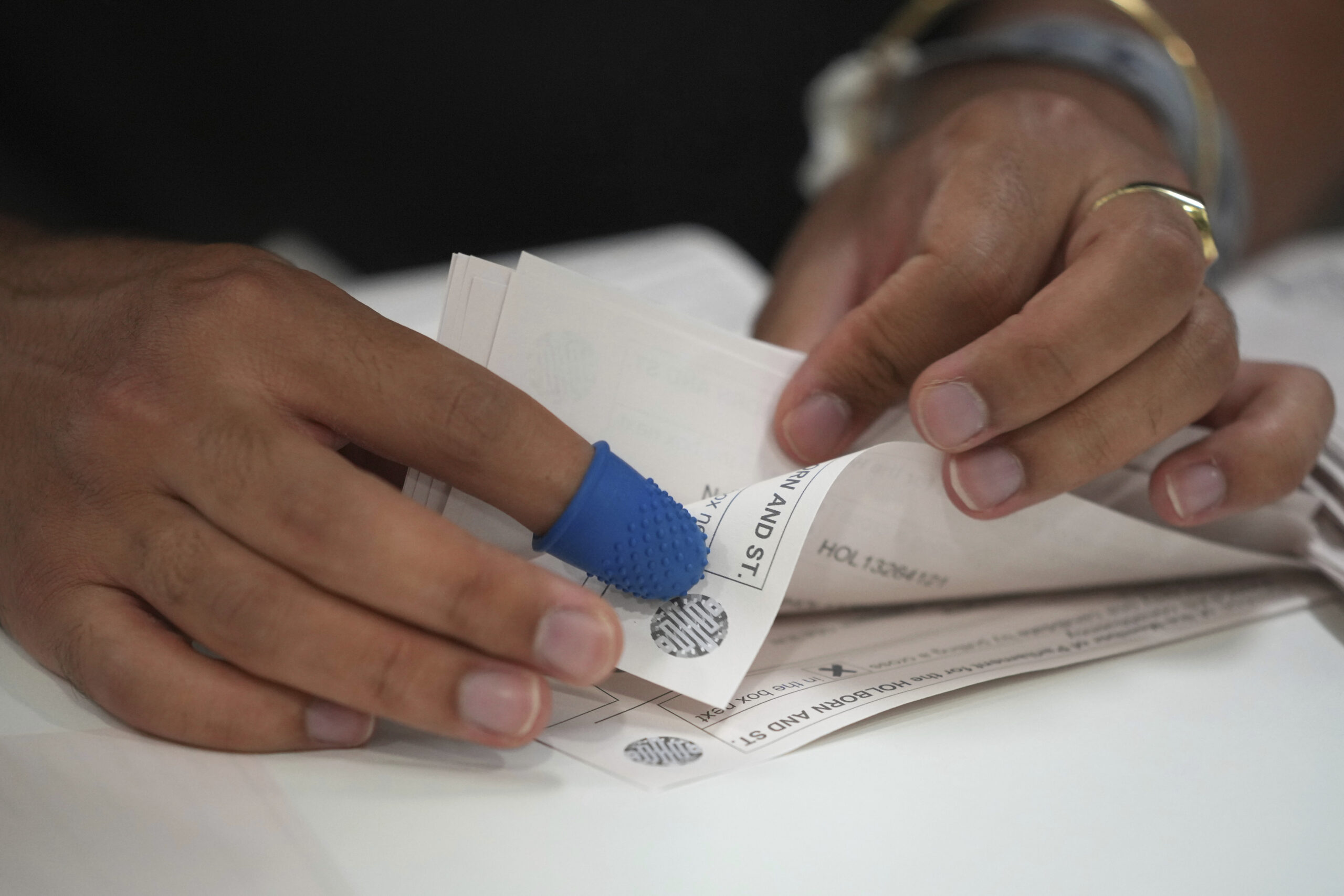 Πότε θα βγουν τα exit poll: Τι επιτρέπεται και τι όχι για τις δημοσκοπήσεις εξόδου των Βουλευτικών