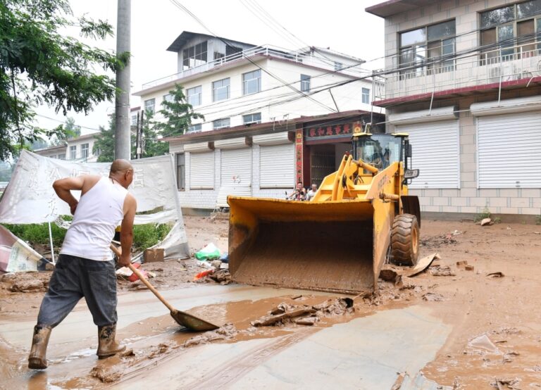 Φονικές πλημμύρες στην Κίνα, βυθίστηκαν ολόκληρα σπίτια