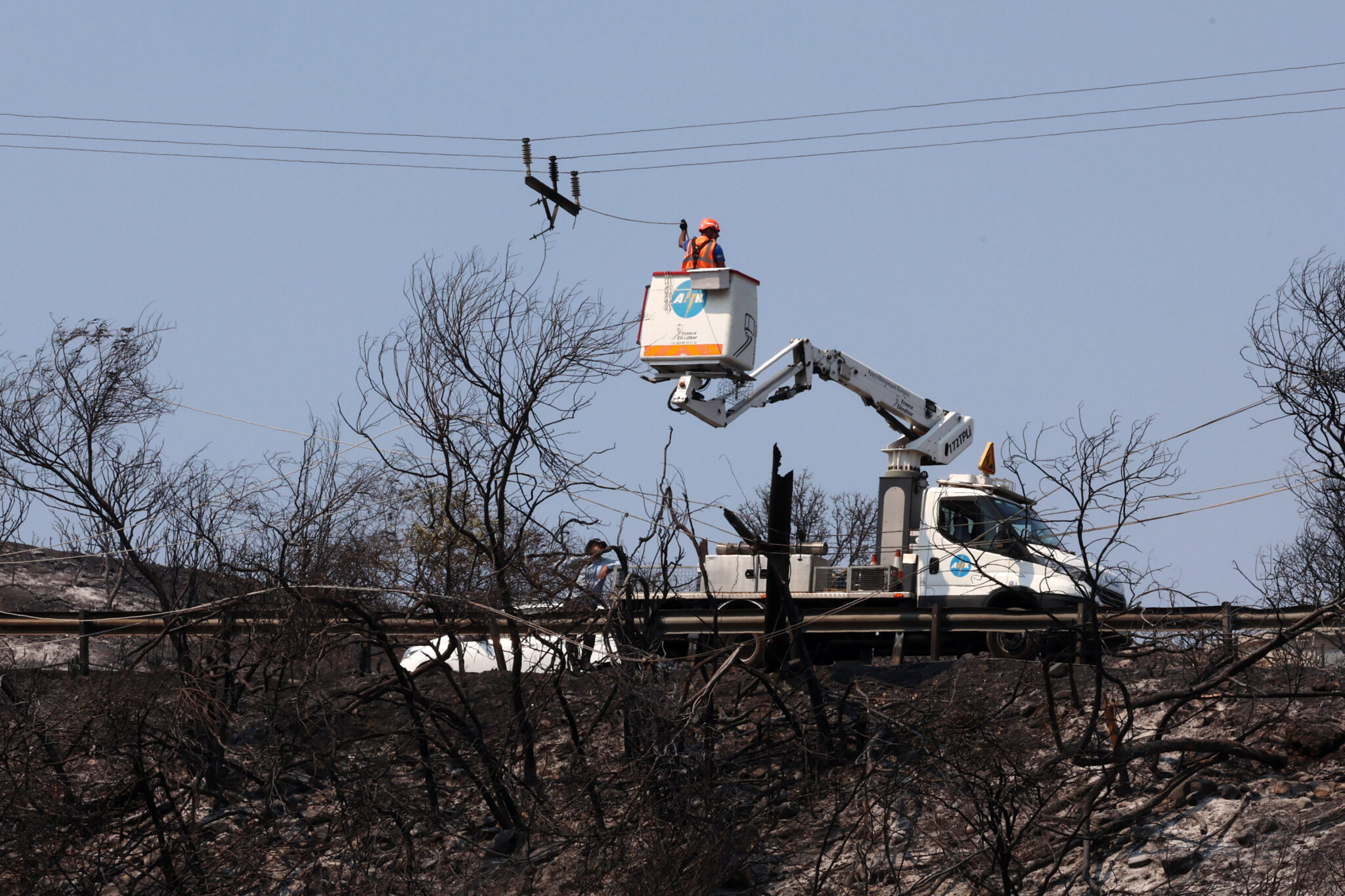 «Είναι ένας άθλος»: Εργάζεται αδιάκοπα η ΑΗΚ στις πυρόπληκτες περιοχές