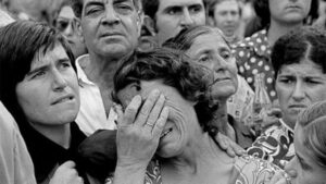 1974: Όταν η 12χρονη Άννα έψαχνε στον κατάλογο των νεκρών το όνομα του αδερφού της