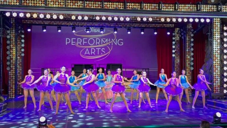 Ομάδα χορού «εκπροσώπησε» το ψευδοκράτος σε παράσταση της Disneyland