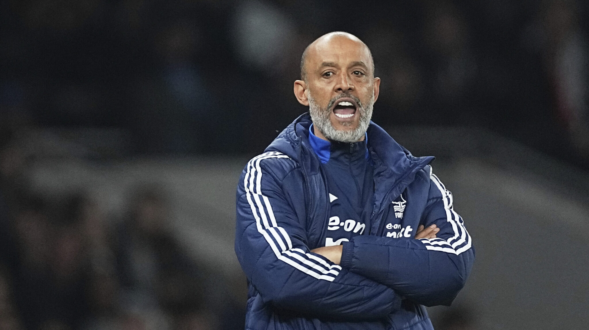 Εξετάζει Νούνο Εσπίριτο Σάντο η Γουέστ Χαμ