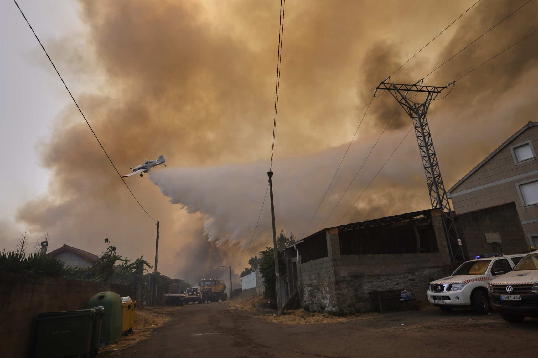 Δραματικές στιγμές στην Ισπανία, πυροσβέστης έχασε τη ζωή του